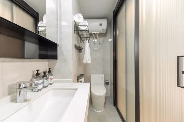 Studio with Queen Bed and Kitchenette