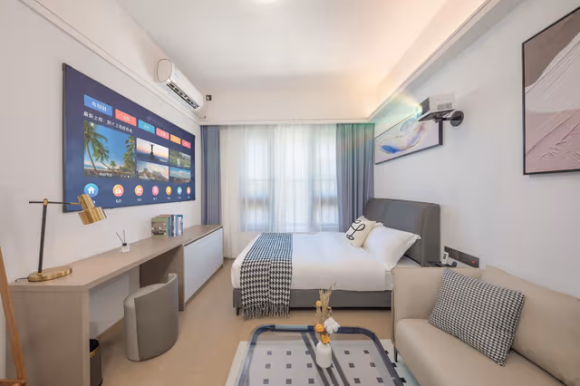 Studio with Queen Bed and Kitchenette
