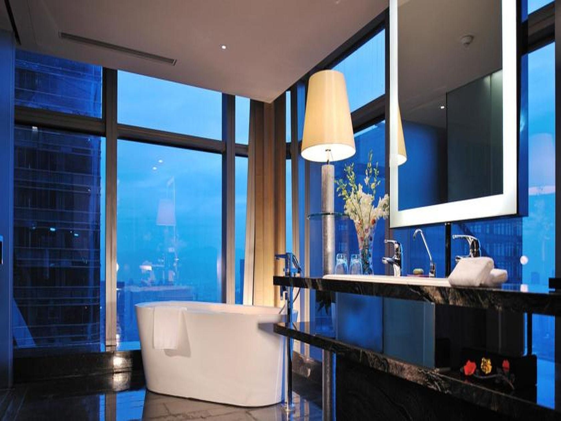 โรงแรมวี (V Hotel)1