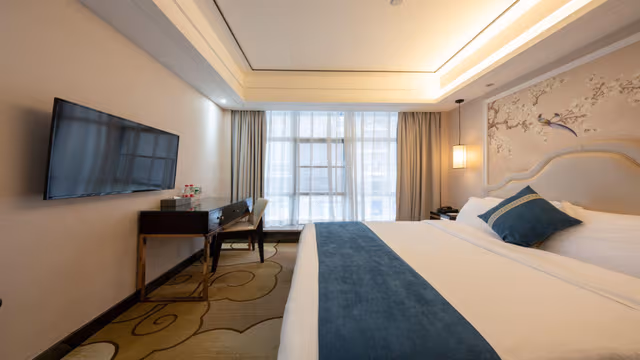 Stand Queen Room