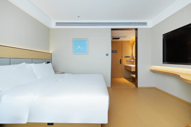 Huazhu - Room With Bed