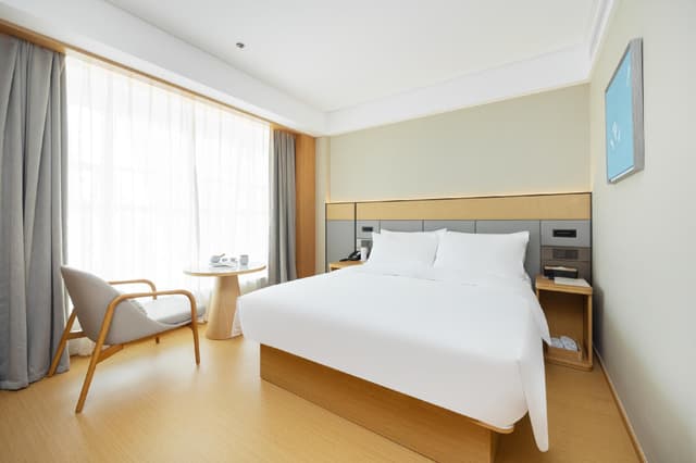 Huazhu - Room With Bed
