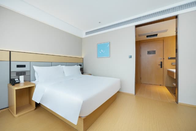 Huazhu - Room With Bed