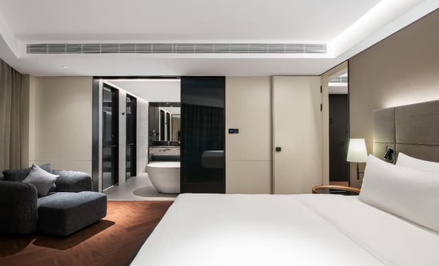 Deluxe Suite Double Pool View