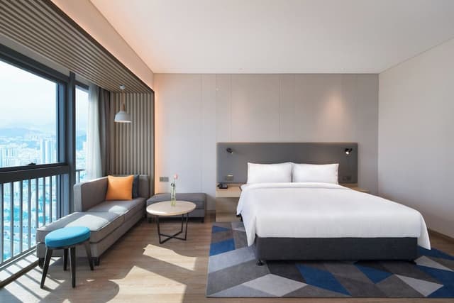 Standard Room, 1 King Bed (High Floor, Extra Floor Space)