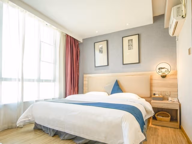 GTI - Deluxe Chess Suite, 2 Bedroom