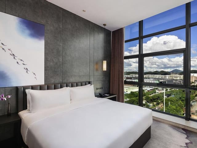 Deluxe Room, 1 King Bed