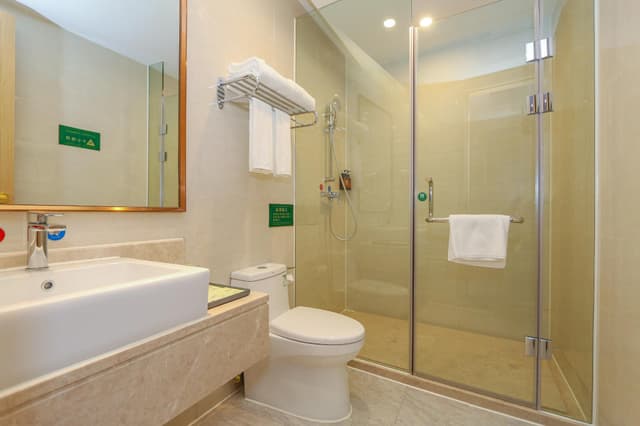Business Queen Room