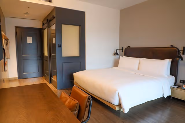 Room, 1 King Bed, City View