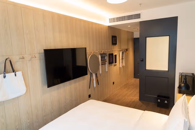 Standard Room, 1 King Bed, City View