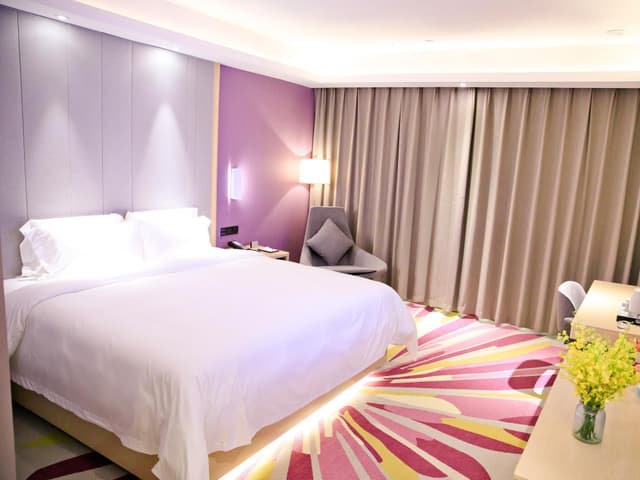 Business Queen Room