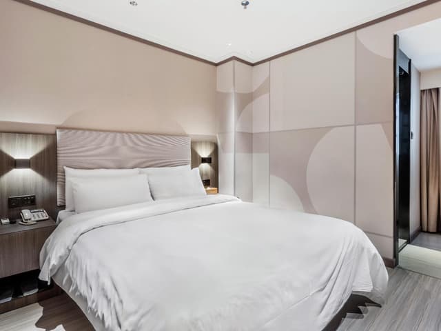 Huazhu - Room With Bed