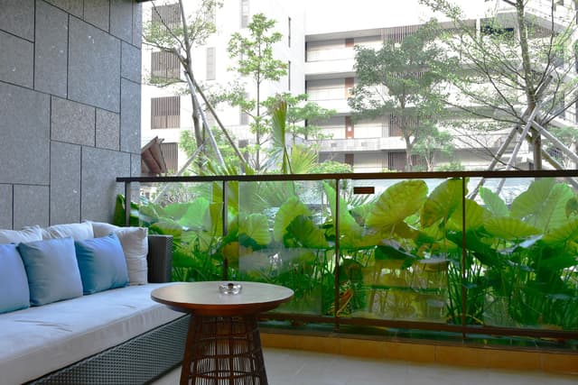 Deluxe Garden King Bed