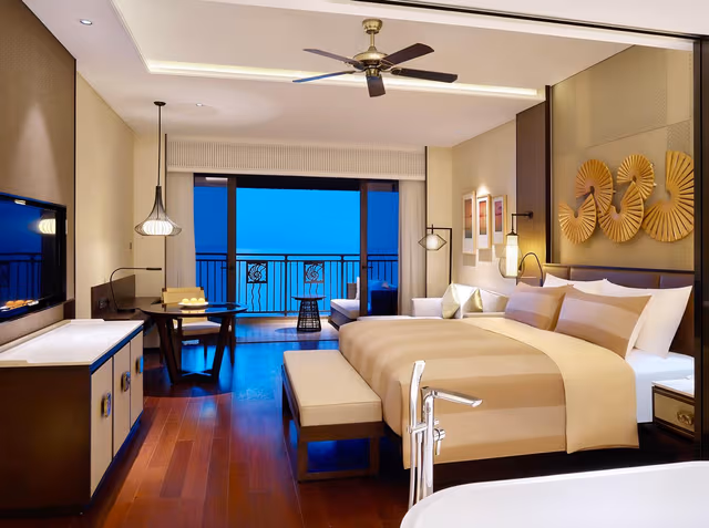 Grand Sea View King Bed