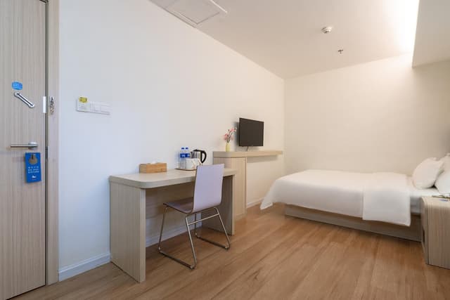 Huazhu - Room With Bed