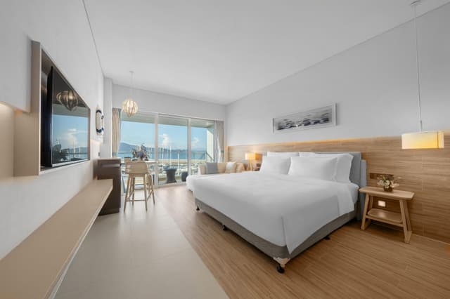 Deluxe King Bed