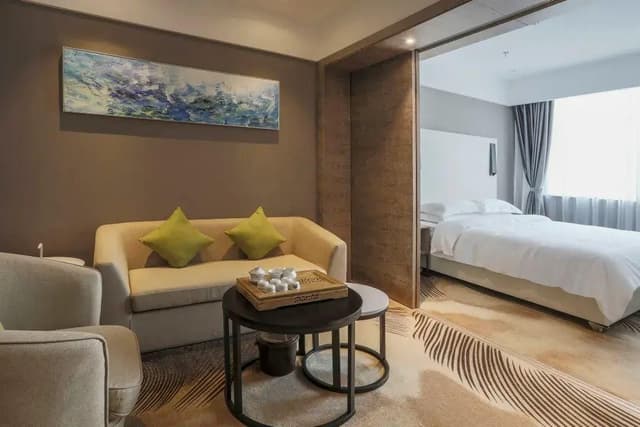 Business Suite Room