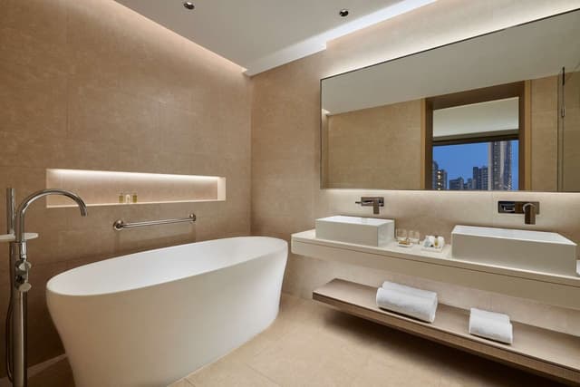 KING JUNIOR SUITE