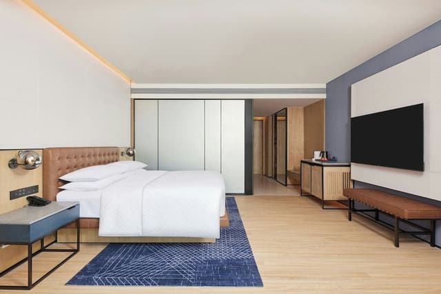 Room, 1 King Bed, City View