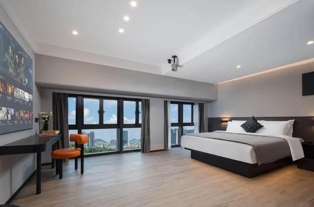 GTR - Guest Room with One 1.8M Bed