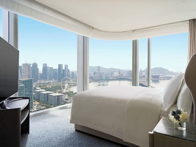 Suite, 1 King Bed, Bay View