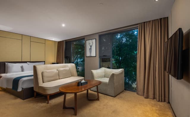 Deluxe Suite