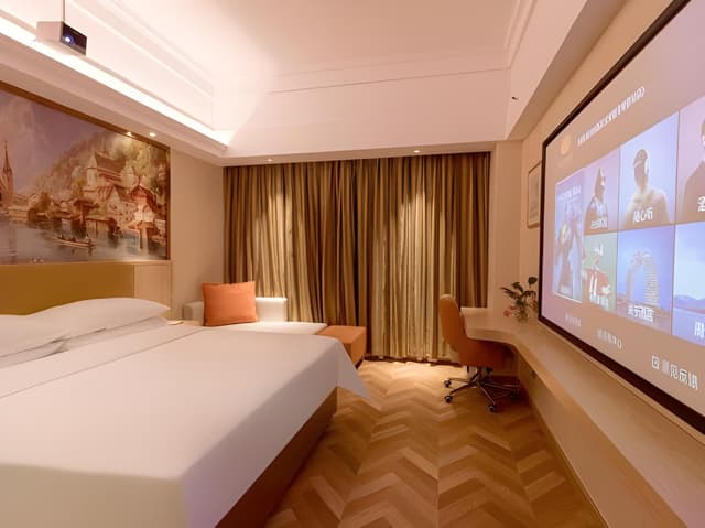 Featured Room (Queen bed)