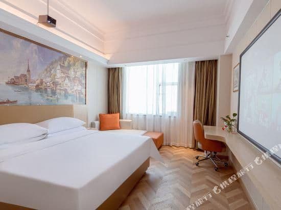 Featured Room (Queen bed)
