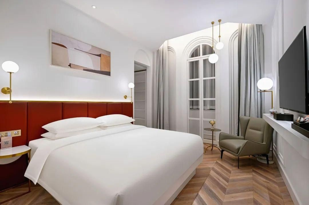 ชื่อโรงแรมยังคงใช้ภาษาอังกฤษเช่นเดิม (Revana Hotel Shenzhen)4