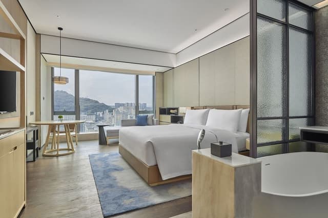 Room, 1 King Bed, Garden View