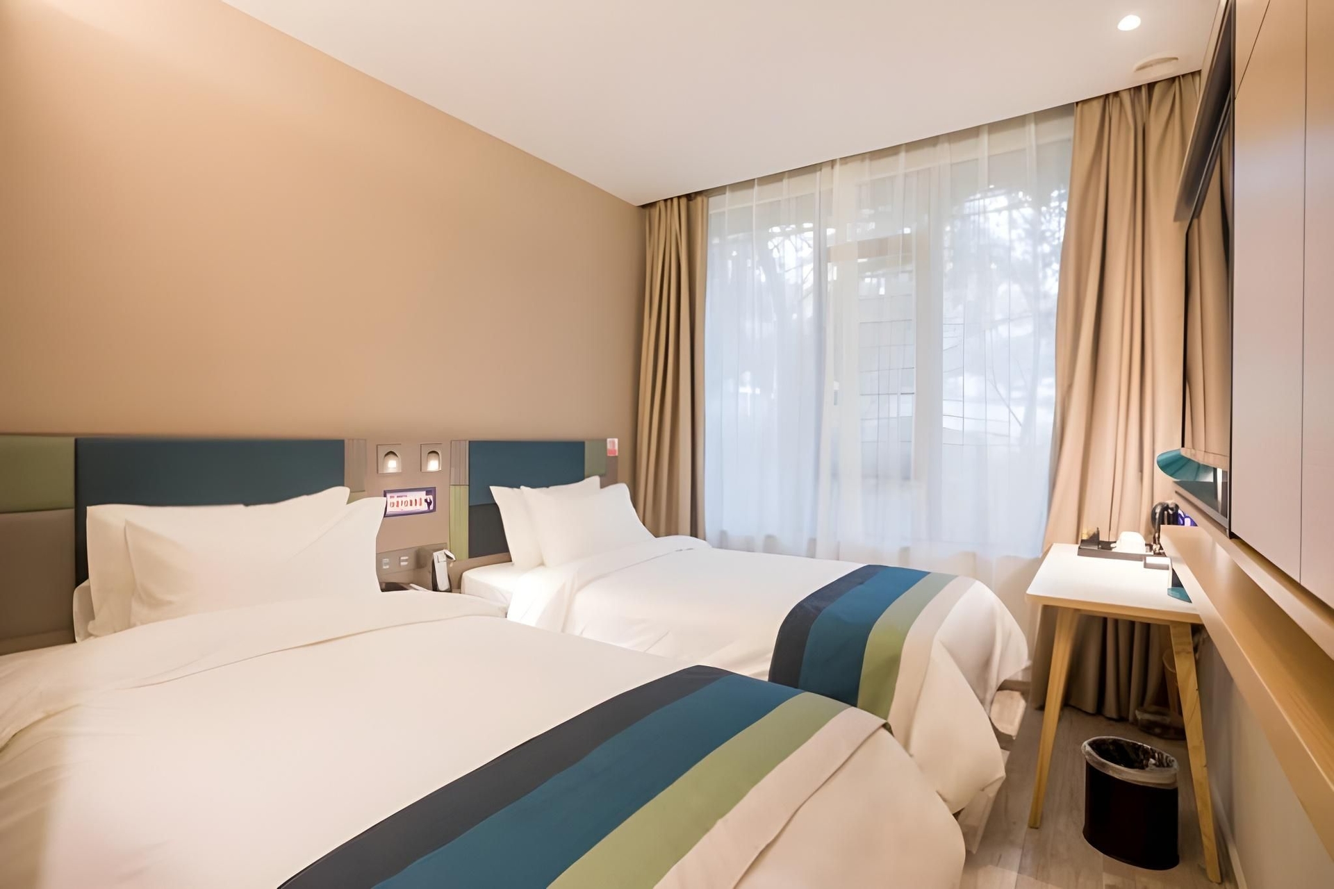 Home Inn Style Shenzhen Bao'an Lingzhi Metro Station1
