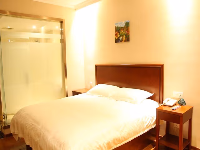 Business Queen Room