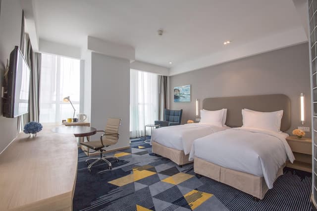 2 Twin Bed Extra Floor Space