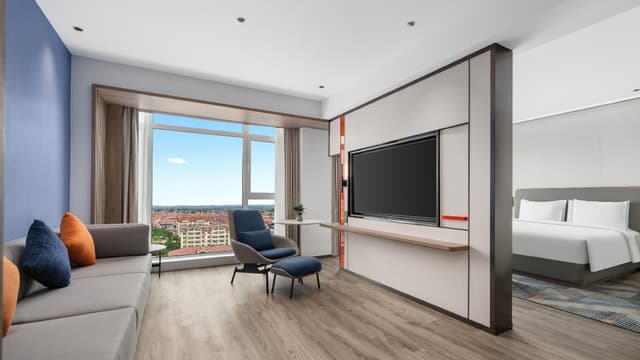 1 King Suite