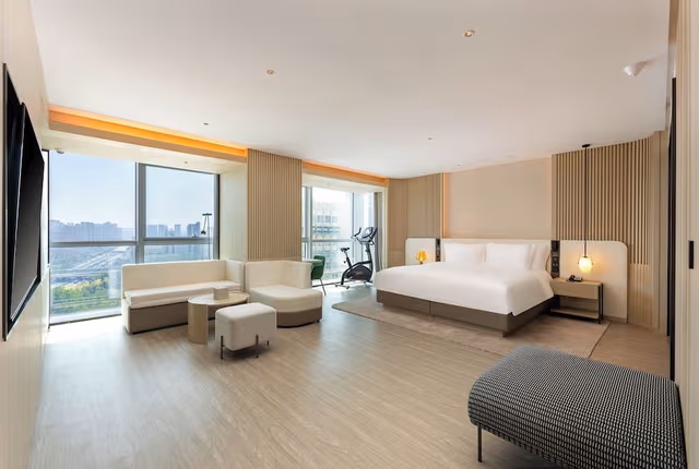 Suite, 1 King Bed (Dynamic Cycling)