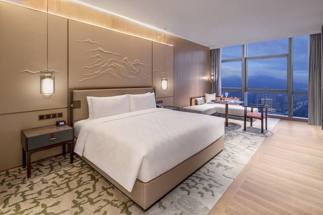 1 King Bed Premium City View