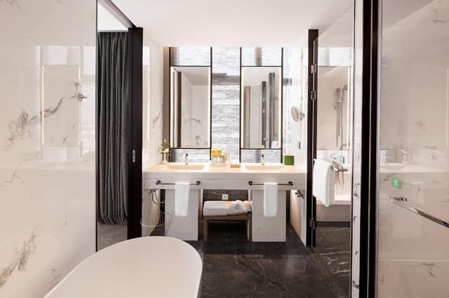 1 Bedroom Suite Dining Areas