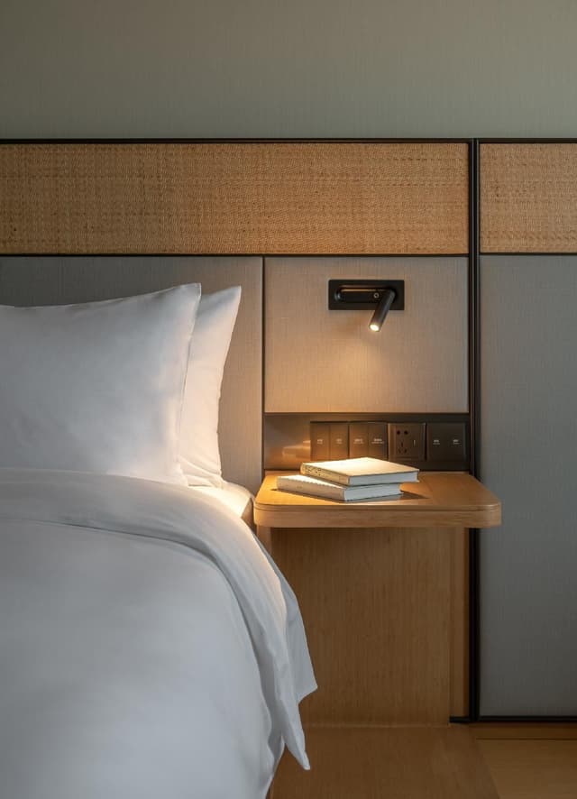 Huazhu - Room With Bed