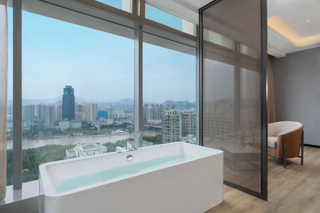 1 Bedroom Suite