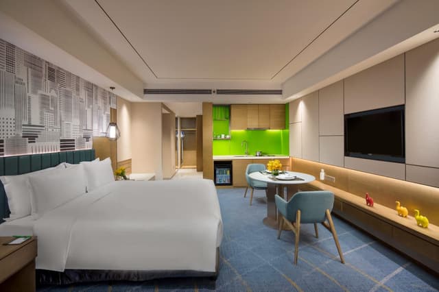 1 King Bed Premium