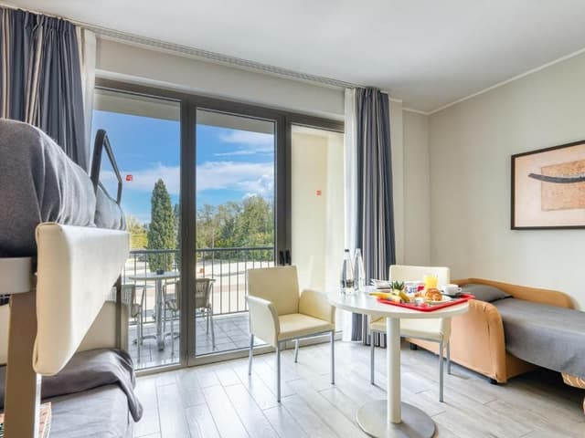 Quintuple Room