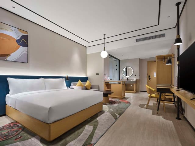 KING GUEST ROOM HIGH FLOOR