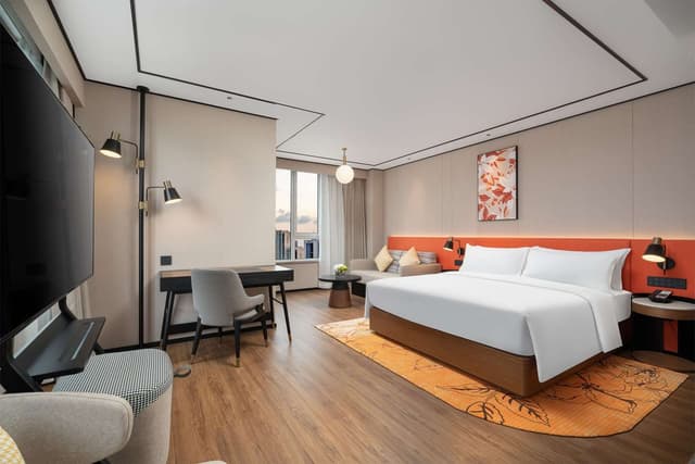 KING DELUXE WITH SOFA BED
