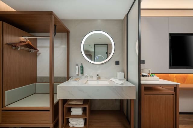 KING GUEST ROOM