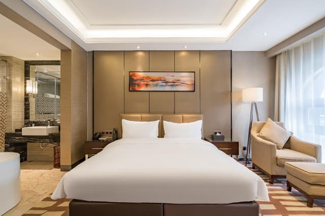 Huazhu - Deluxe Bed Room