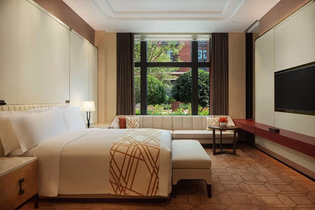 KING DELUXE SUITE