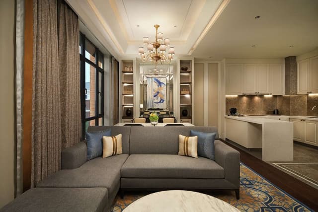 KING 1 BEDROOM RESIDENCE