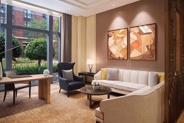 KING DELUXE SUITE