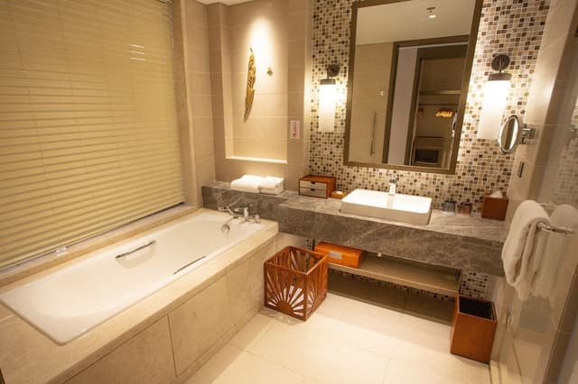Room, 1 King Bed, Balcony, Garden View