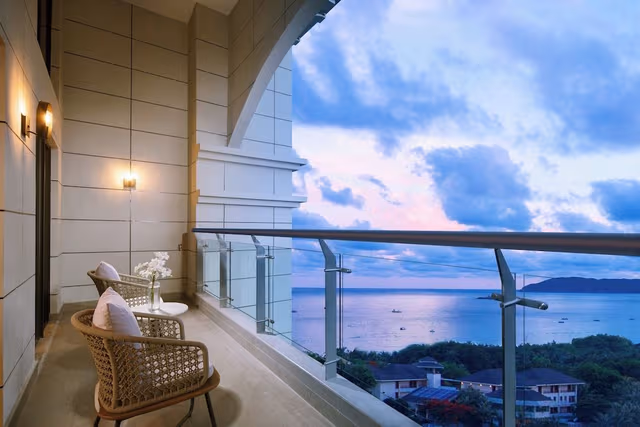 Suite, 2 Bedrooms (Dining Area)